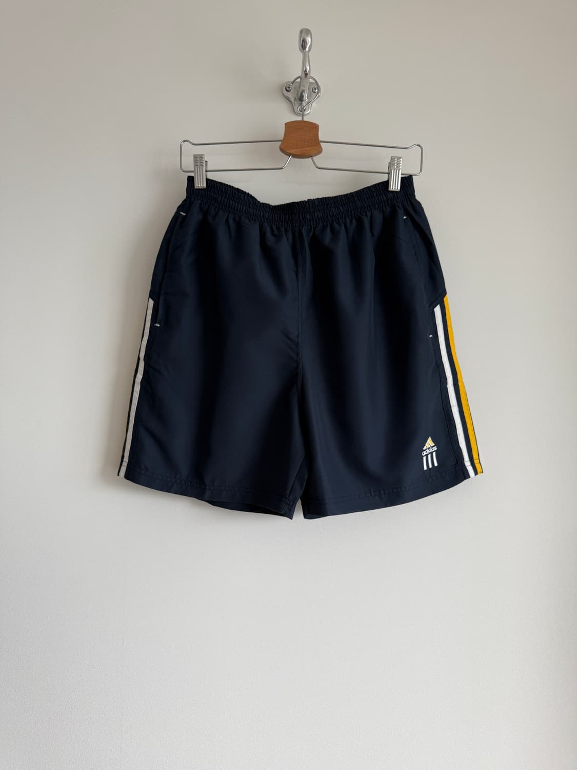 올드 아디다스(adidas) 반바지 상품이미지1