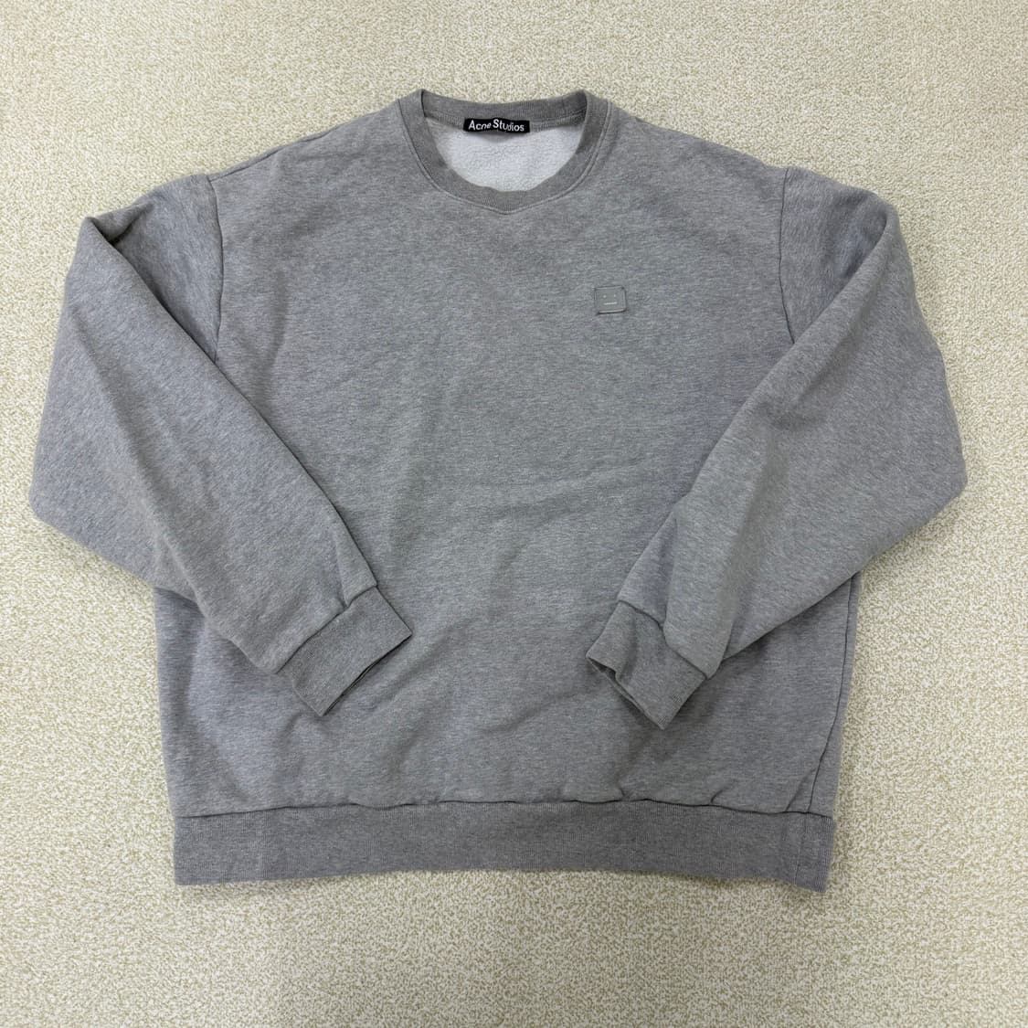 [실측확인] 네모패치로고 그레이 맨투맨 0102T1 상품이미지1