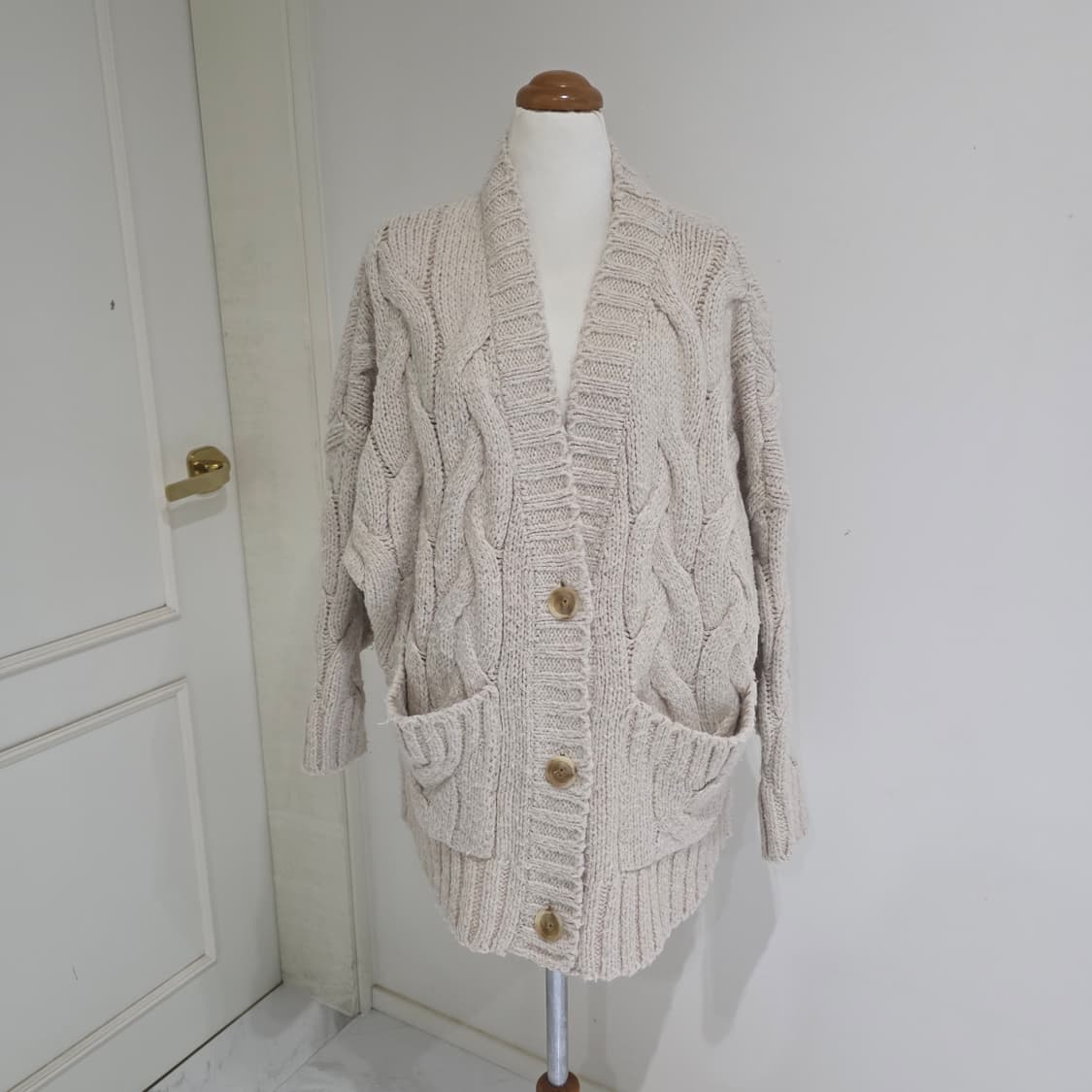 빈티지)하구미모리걸st 오트밀 라떼갸루 아이보리 케이블 니트 가디건 상품이미지2