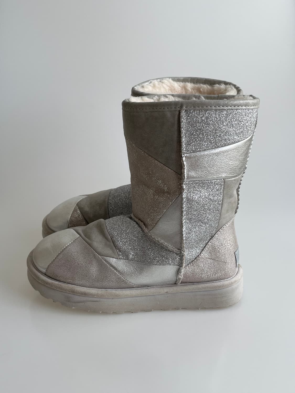 Ugg 실버 패치워크 부츠 상품이미지4