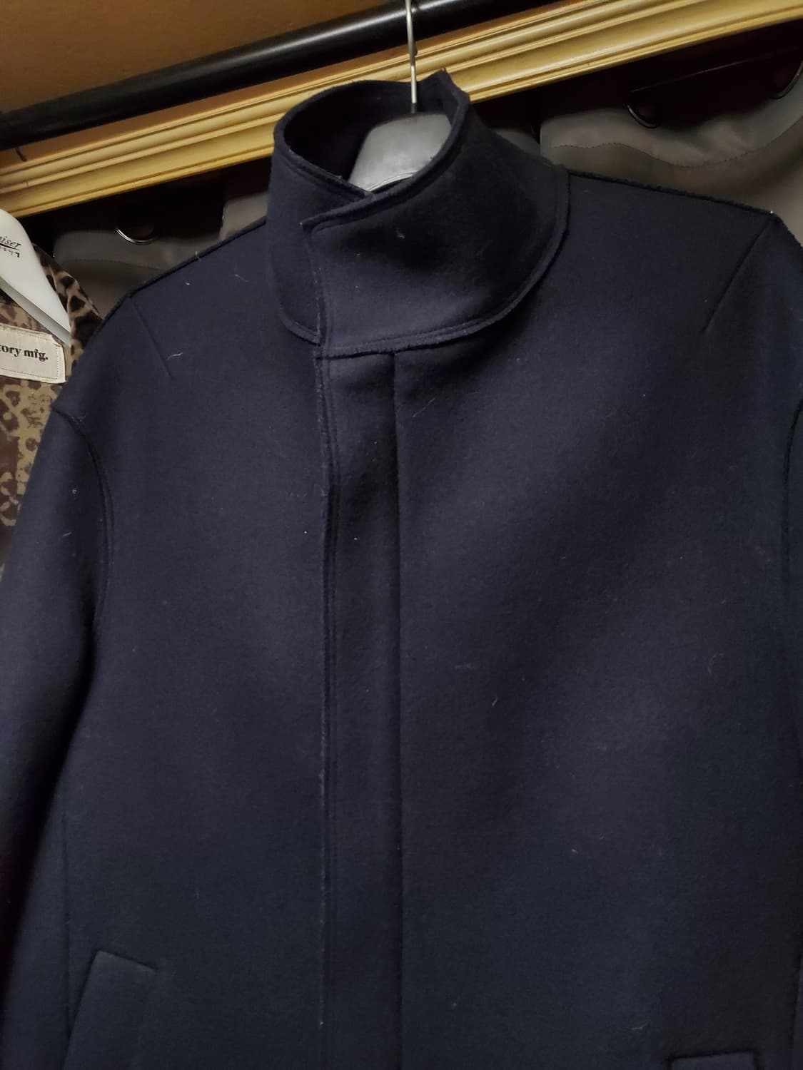 송지오 다크네이비 컷아웃 코트 상품이미지6