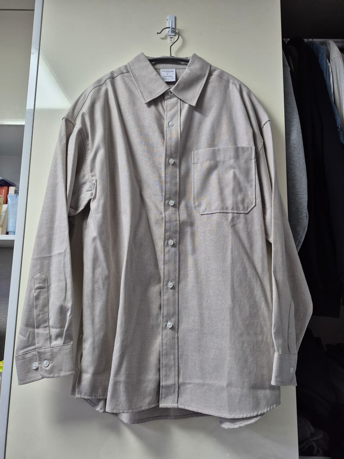 언탭트스튜디오_오버핏 옥스포드 셔츠_라이트베이지M 상품이미지3