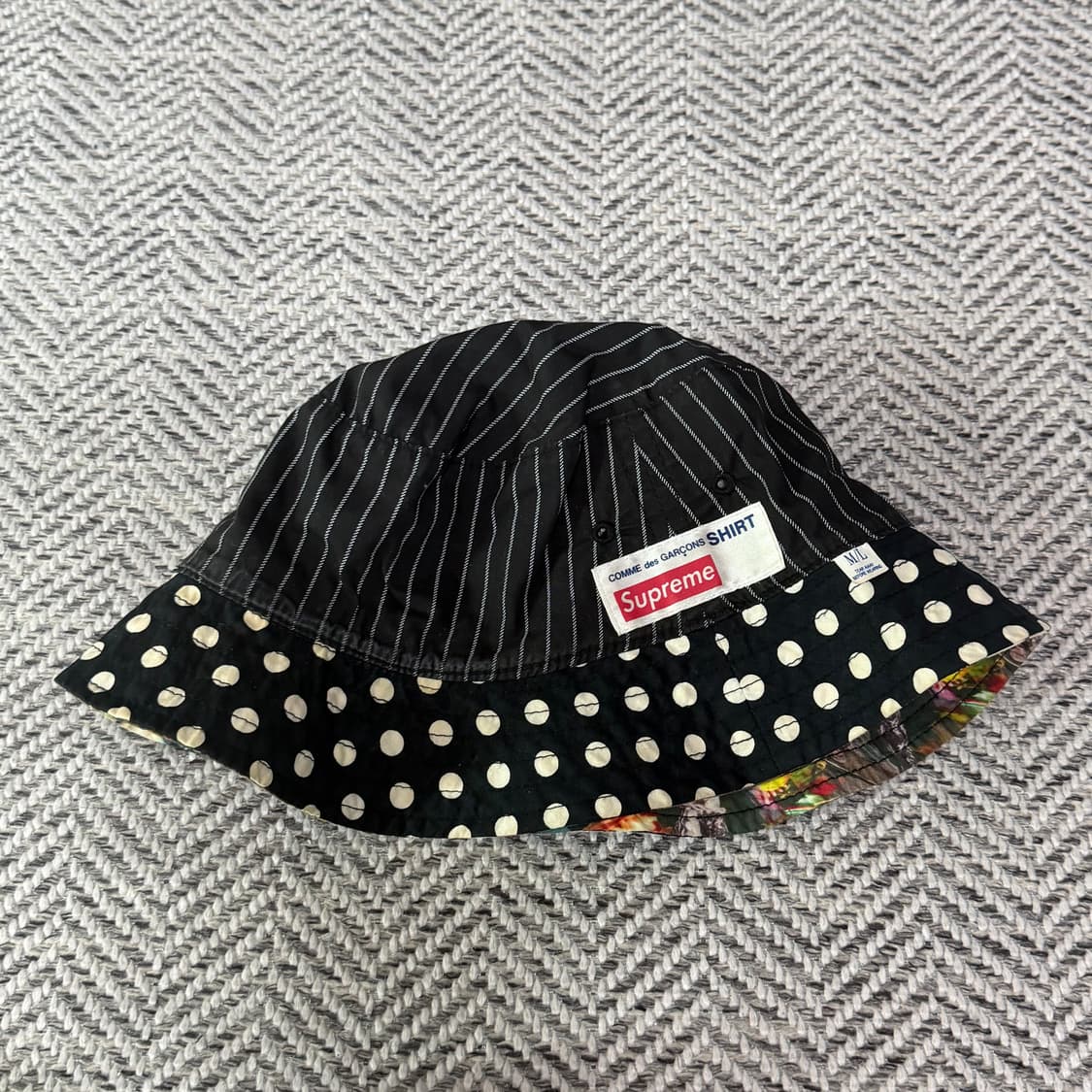 슈프림 X 꼼데 가르송 13SS 리버시블 버킷햇 상품이미지1