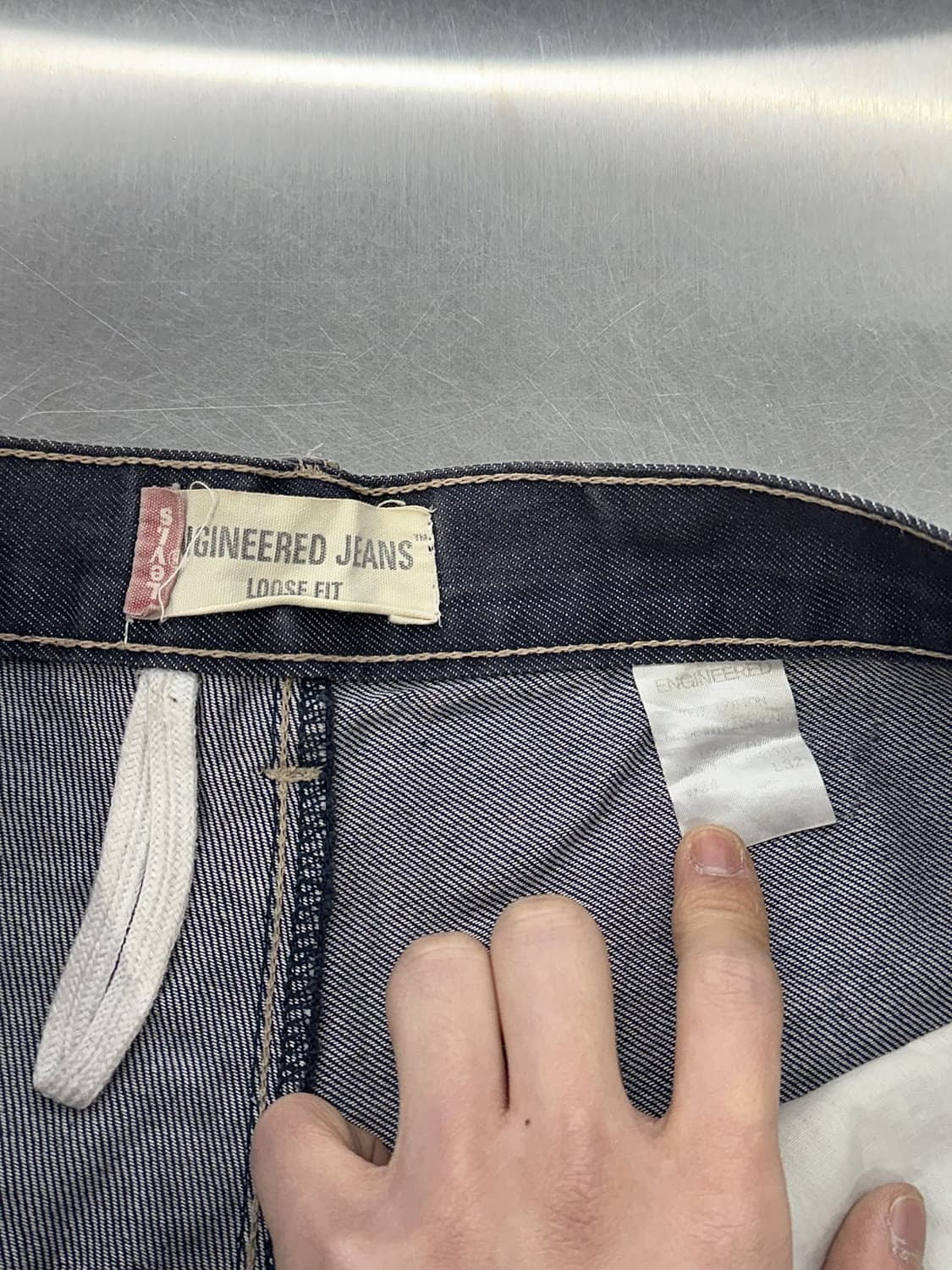 리바이스 엔지니어드 레드 페이드 버튼 플라이 루즈핏 데님 팬츠 상품이미지7