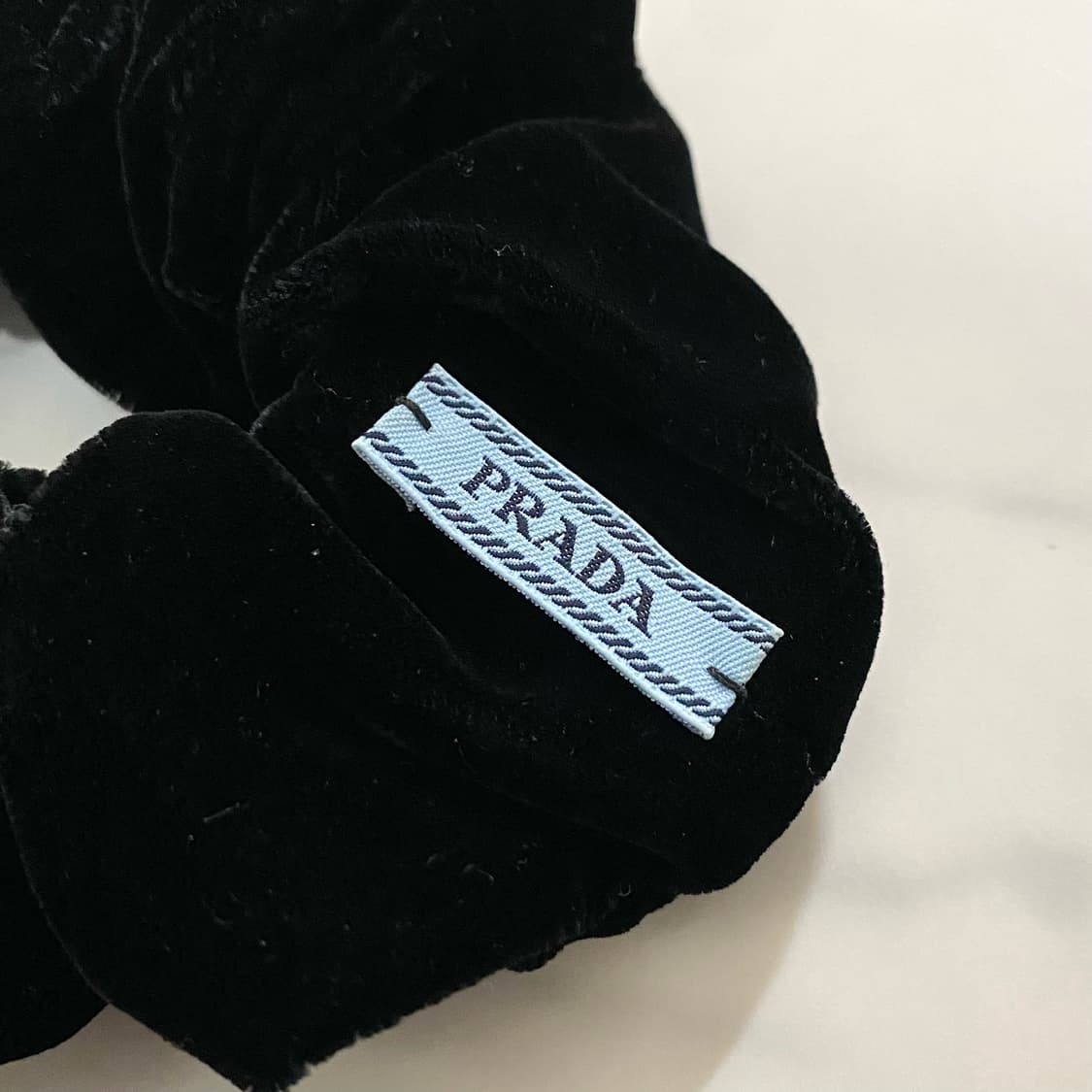 프라다 벨벳 스크런치 헤어밴드 헤어곱창 헤어슈슈 1IF015 상품이미지5