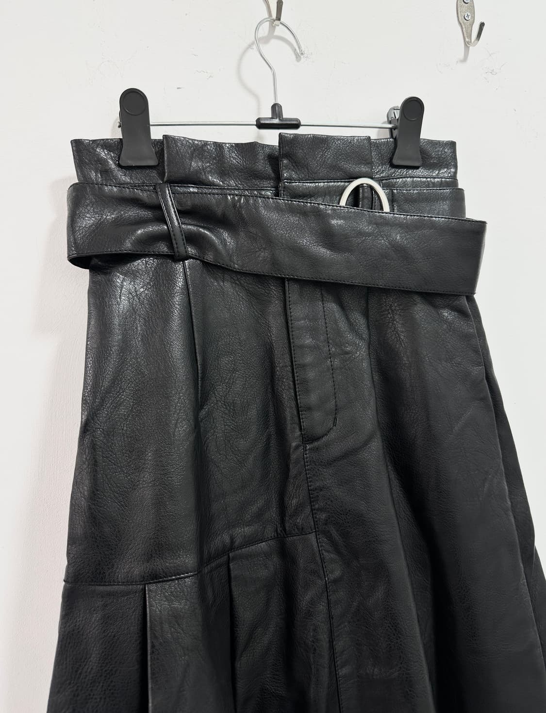 Emiria Wiz leather belted skirt 상품이미지3