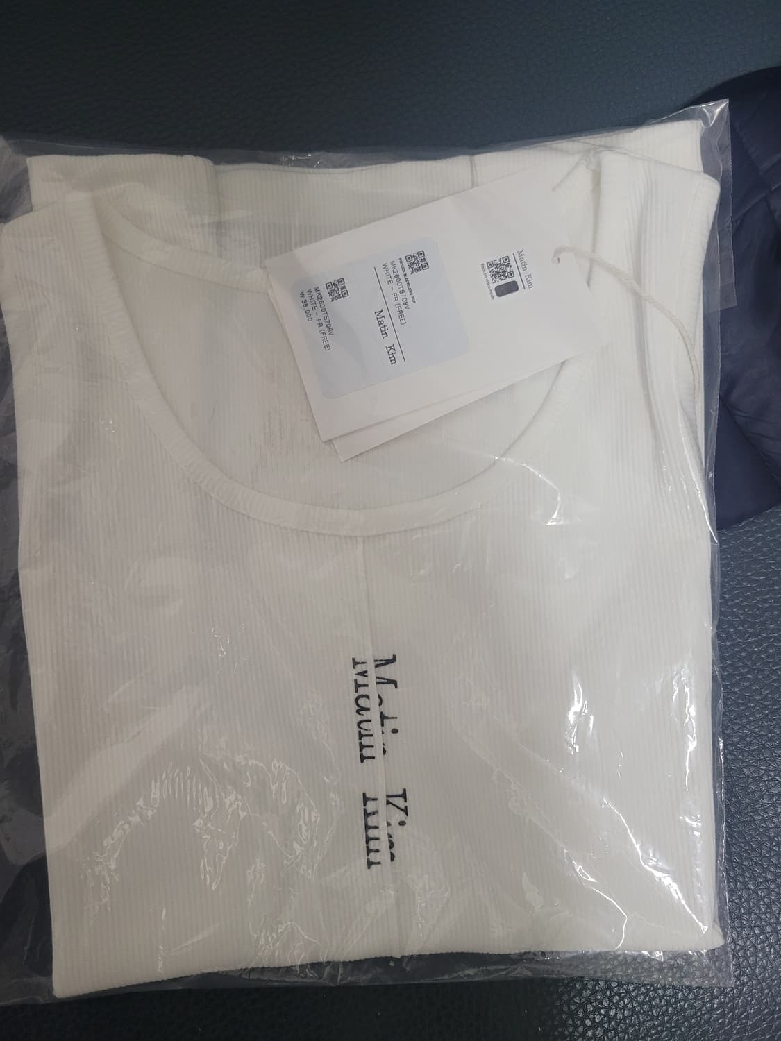  마뗑킴 핀턱 슬리브리스 탑 화이트 상품이미지1