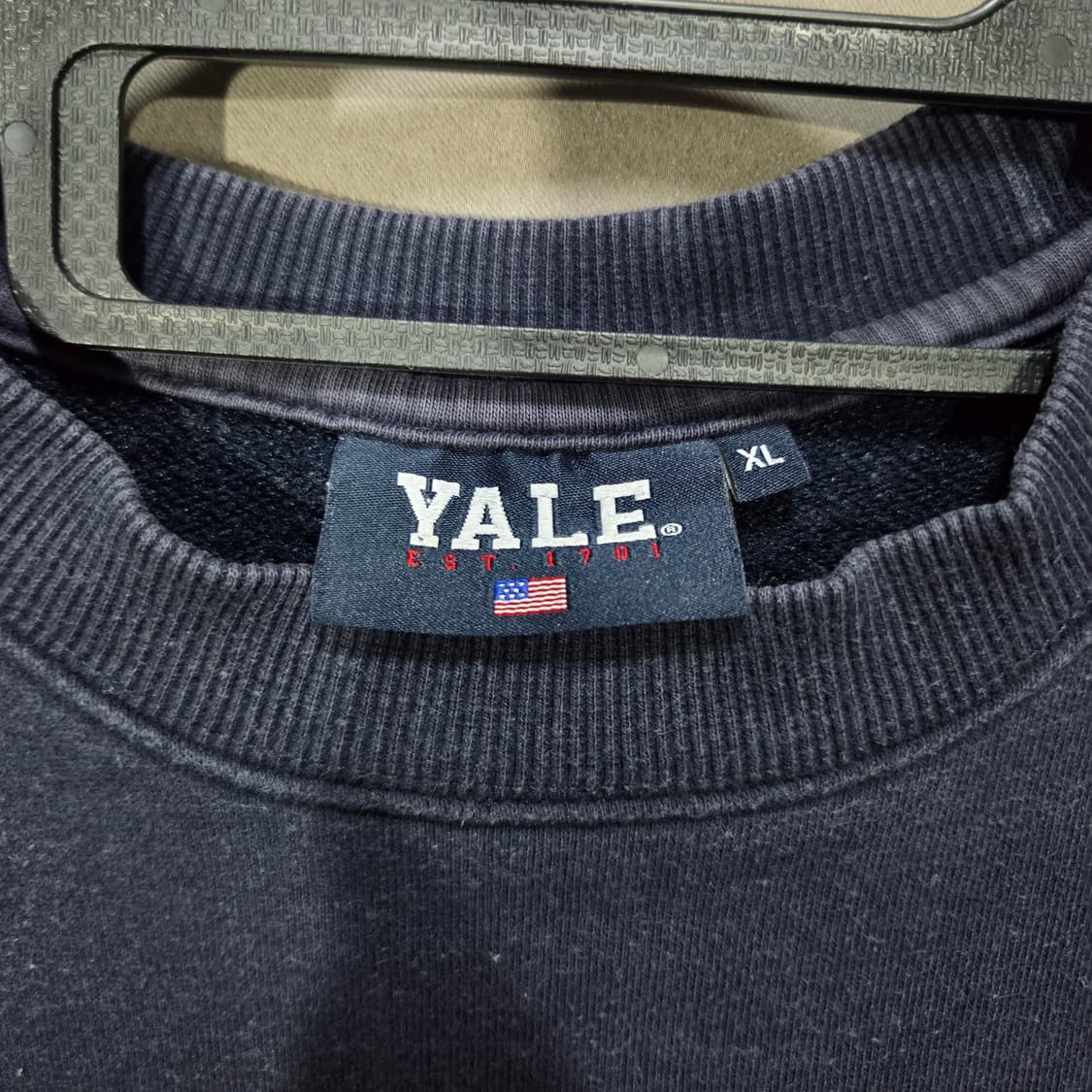 YALE 예일 네이비색 베어 자수 맨투맨 상품이미지2