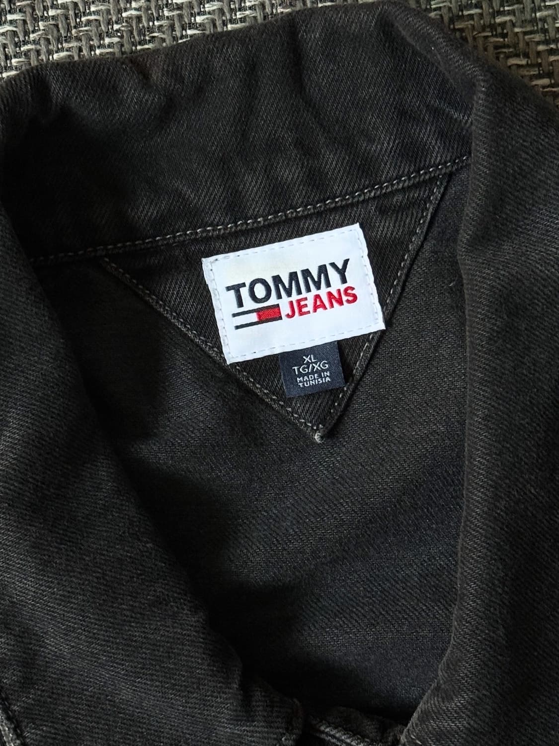 TOMMY JEANS 흑청 트러커 데님 자켓 (105-110) 상품이미지3