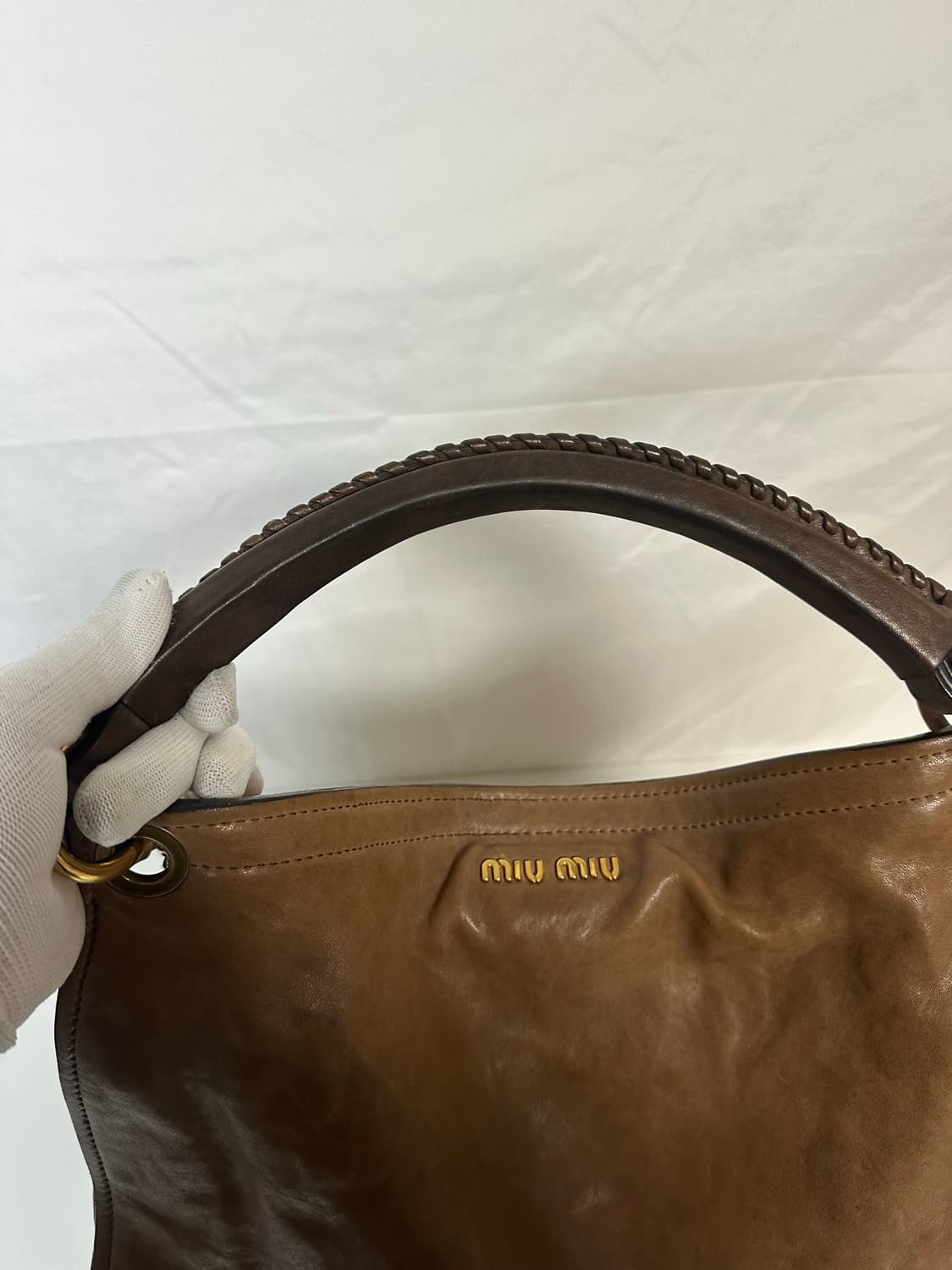 미우미우 나파레더 플랩 호보백 브라운 (OS) 상품이미지9