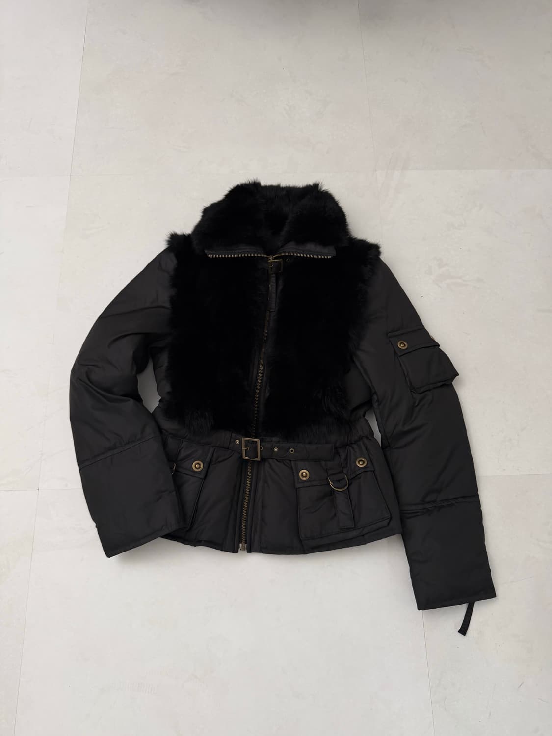 블랙 퍼 금장 벨트 다운 패딩   상품이미지4
