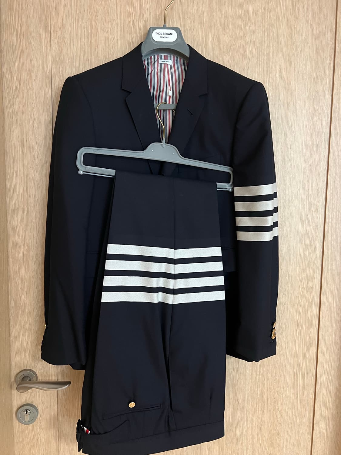 톰브라운 4선 수트 셋업 네이비 새상품 상품이미지4