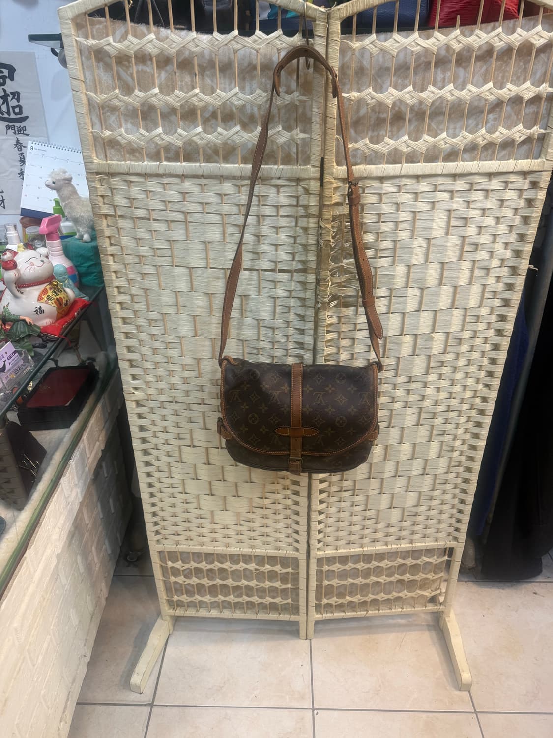 정품 루이비통 소뮈르 크로스백 팝니다 상품이미지1