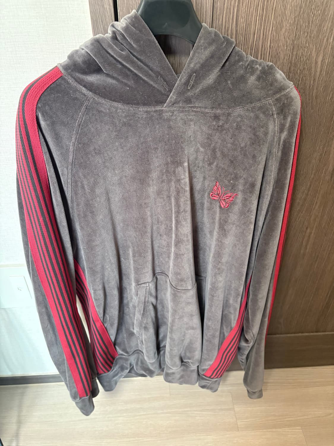 니들스 후드티 상품이미지1