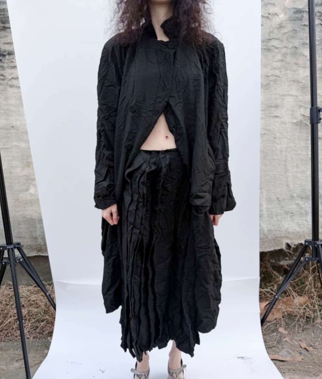 에옹쓰 Paper Wool Offbeat Pleats Skirt 블랙 상품이미지2