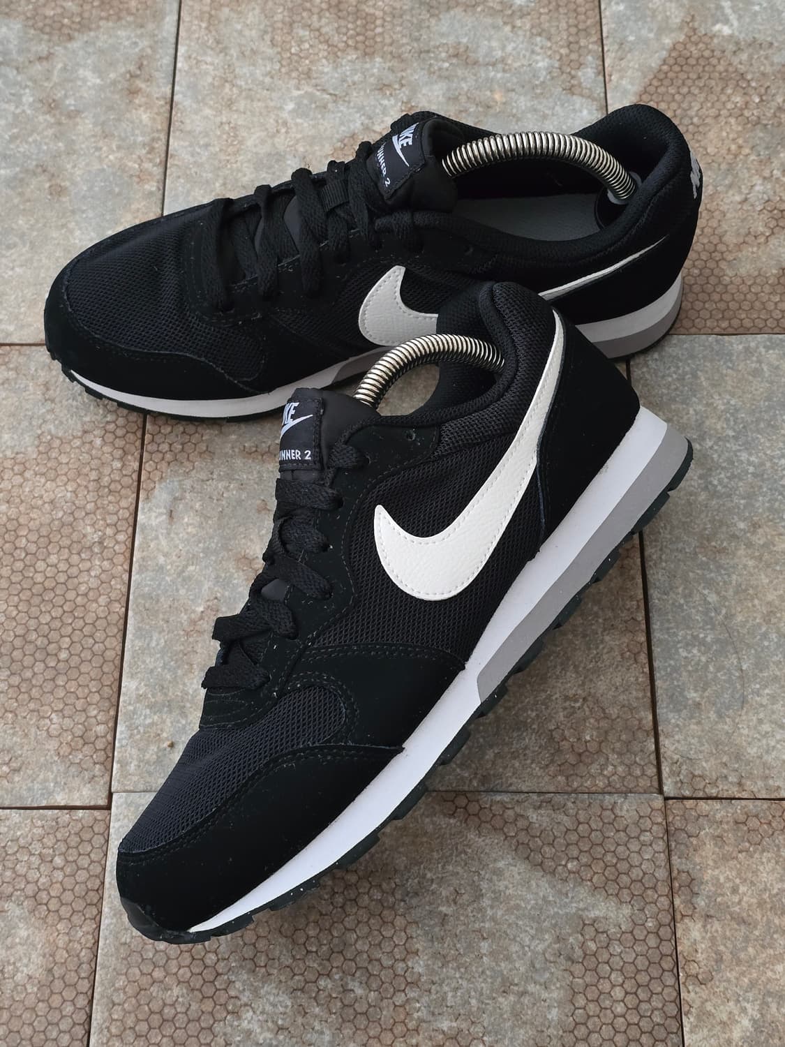 (245)나이키 md 러너 2 검흰  상품이미지3