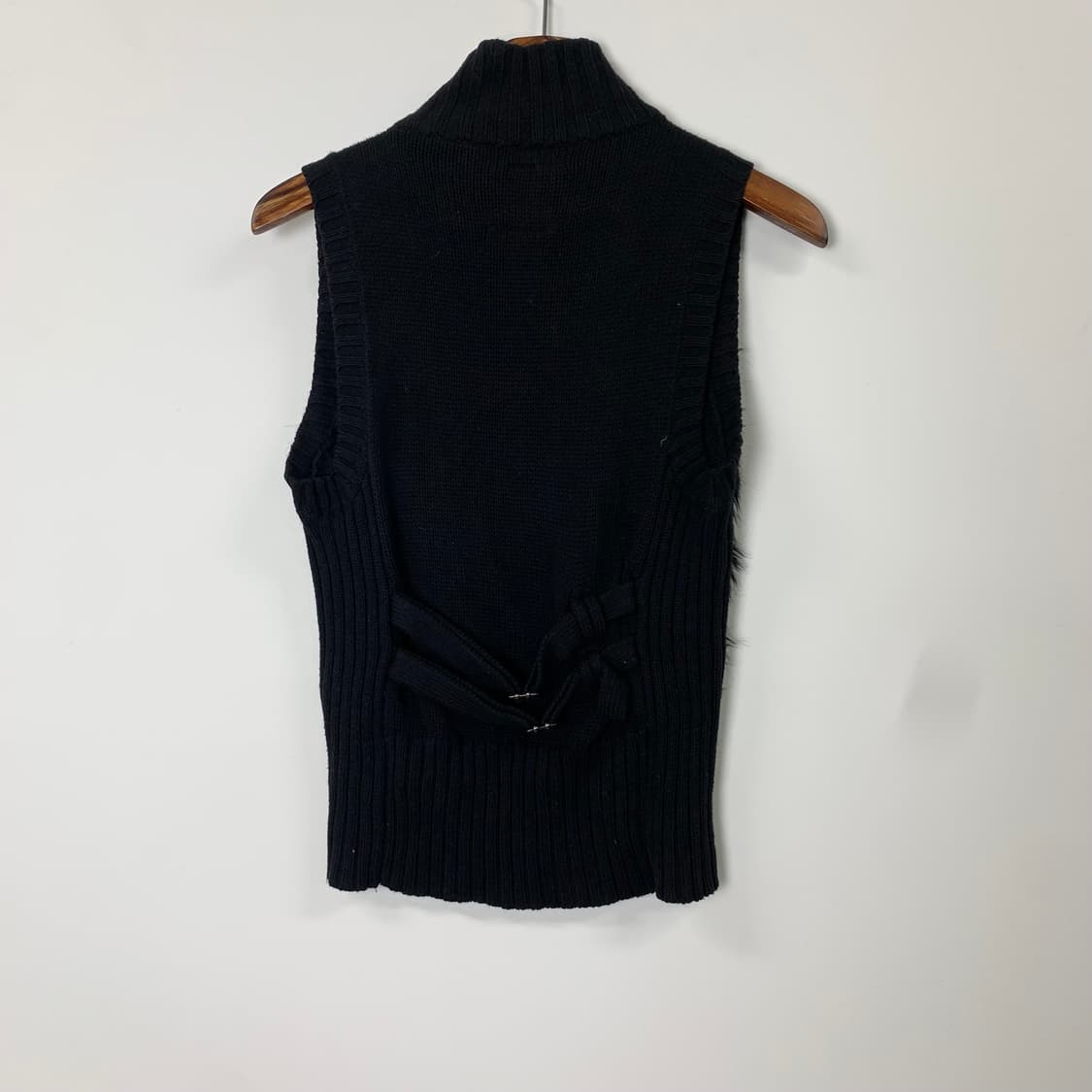 게스 블랙 퍼 니트 조끼 상품이미지3