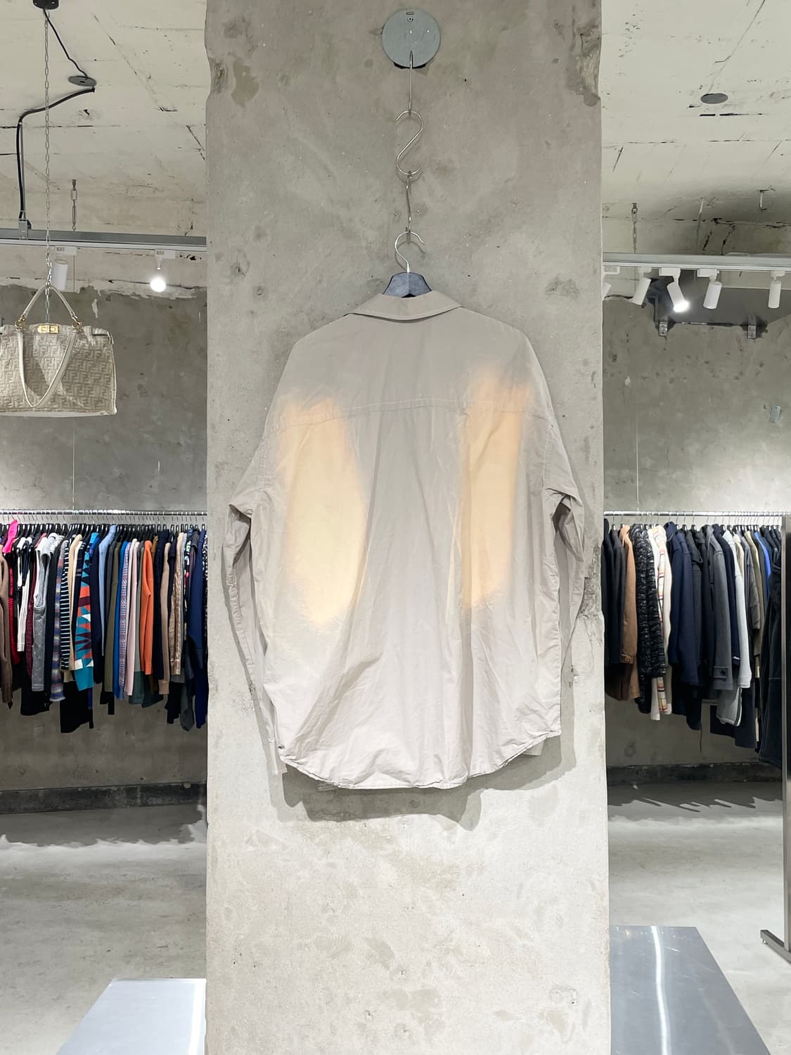 더 일마 라이트 카키 그라디언트 워싱 논 버튼 오버 셔츠 상품이미지6