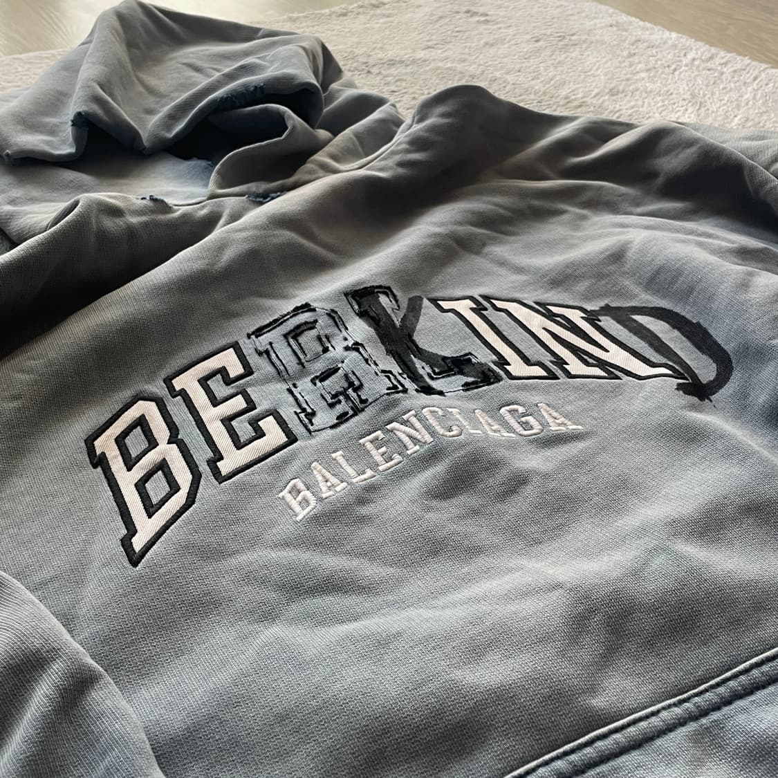 발렌시아가 비카인드 후드 상품이미지3