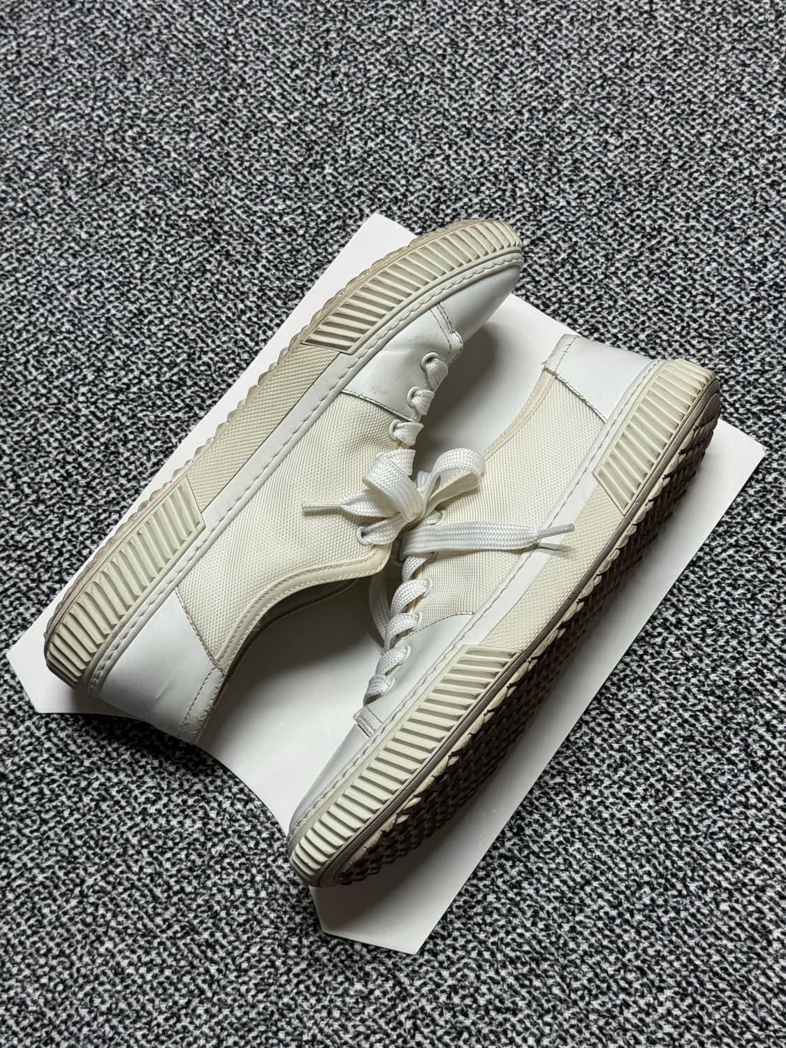 프라다 화이트스니커즈 상품이미지2