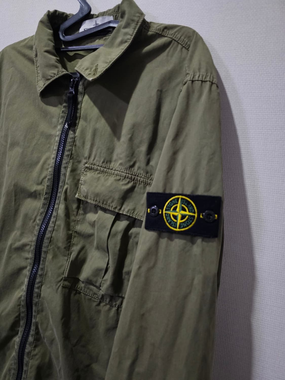 정품 스톤아일랜드 카키 오버셔츠 100 / L 상품이미지2