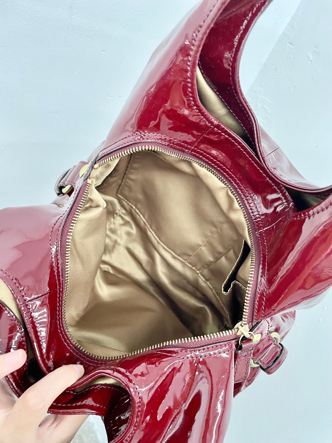 코치 에나멜 버건디 호보백 상품이미지6
