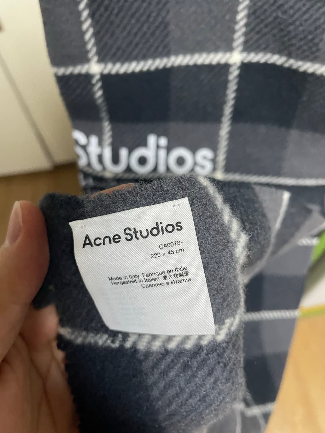 아크네 스튜디오 체크 머플러 상품이미지2