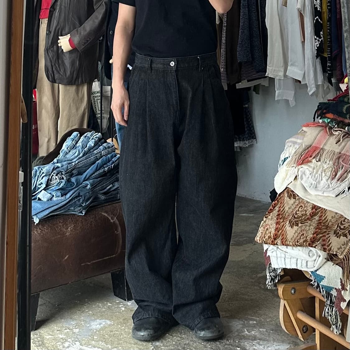 (착용컷) BESLOW 와이드 셀비지 데님 팬츠 (남성용 33.5-34) 상품이미지3