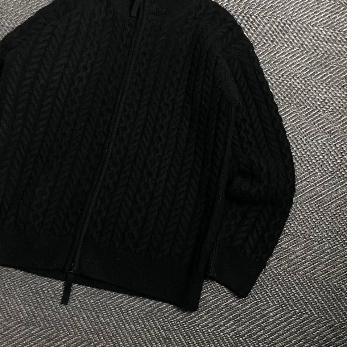 LOGAN 투웨이 미니멀 케이블 꽈배기 니트 집업 블랙 y 4772 상품이미지3