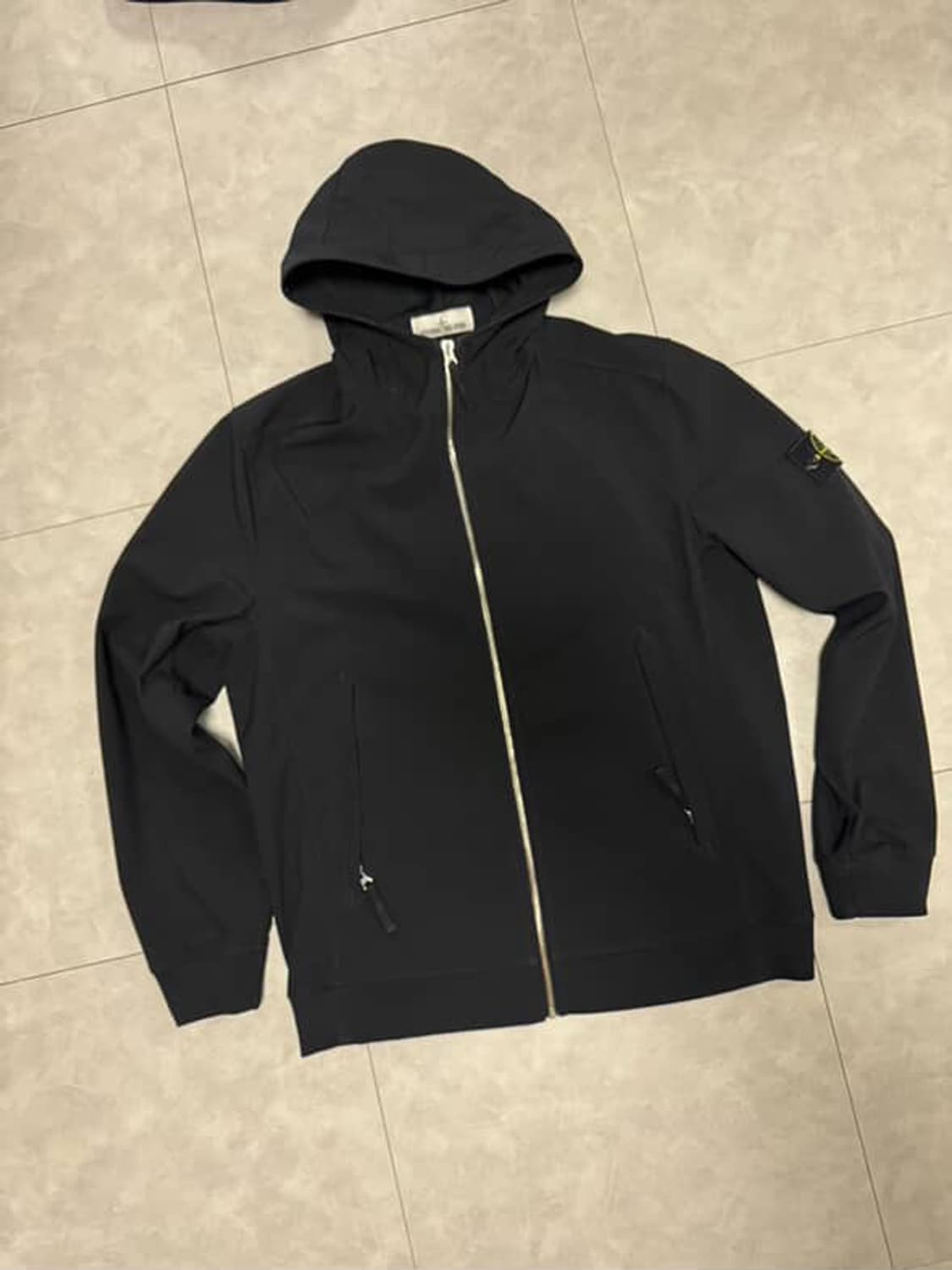 스톤아일랜드 라이트 소프트쉘 후드 집업 L 상품이미지1