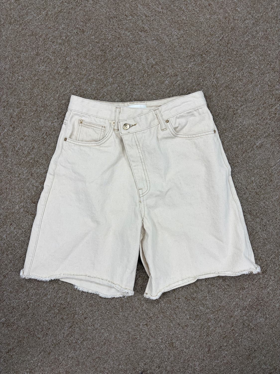 H&M 아이보리 컷오프 데님 반바지 상품이미지1