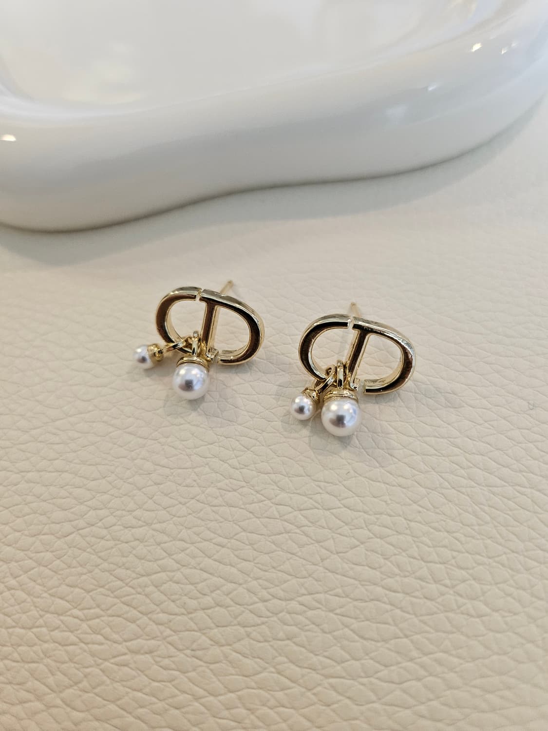 디올 업사이클링 드롭진주 골드 귀걸이 상품이미지2