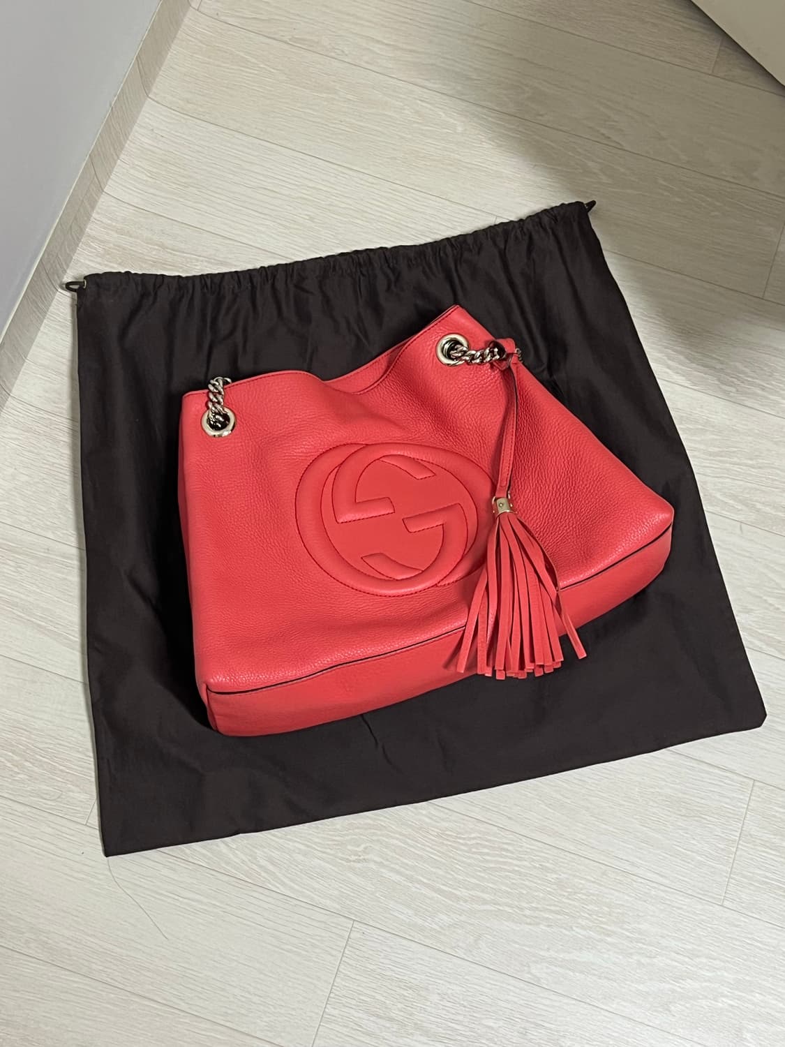 구찌 소호 테슬 체인 숄더백 상품이미지2