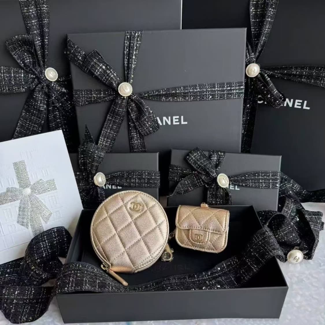 샤넬VIP 금장 CC로고 에어팟 케이스 & 동전지갑 샤넬 참 상품이미지2