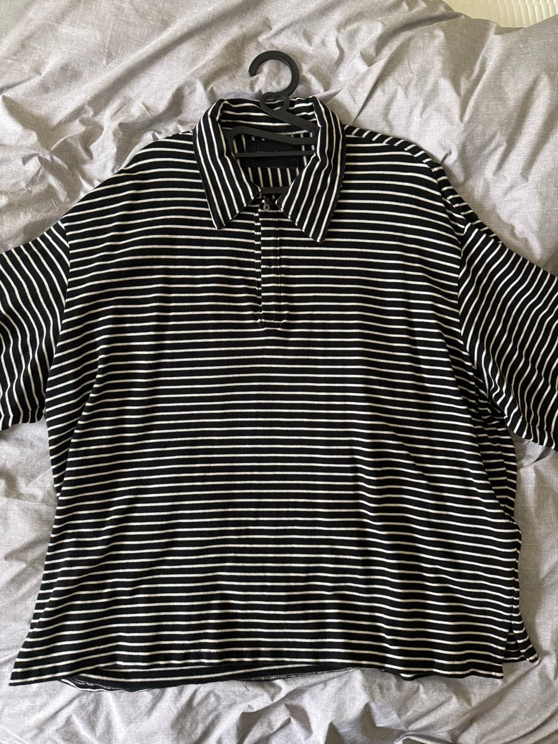 카미엔 스트라이프 폴로 블랙 상품이미지1