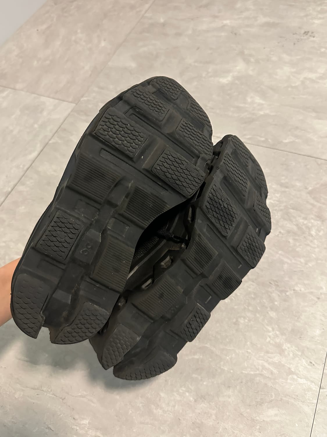 (W) 온 러닝 x 포스트 아카이브 팩션 (파프) 클라우드몬스터 2 블랙 상품이미지6