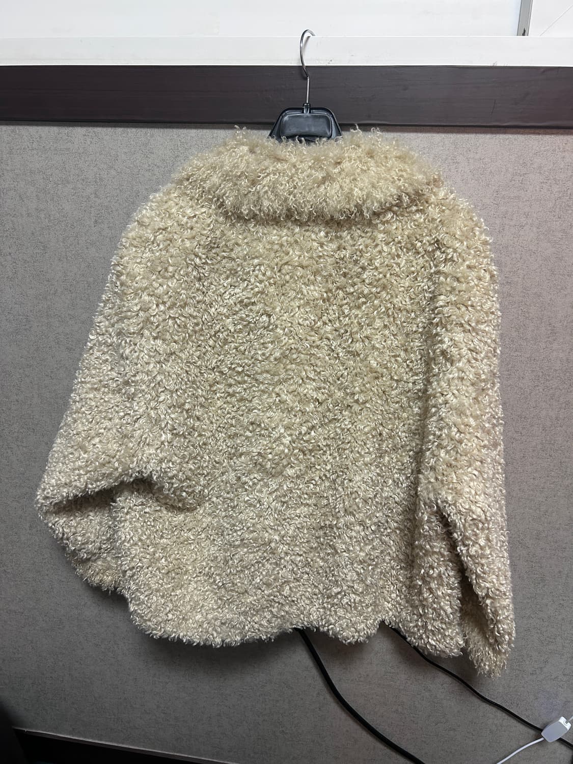 크림 뽀글 퍼 자켓 상품이미지3