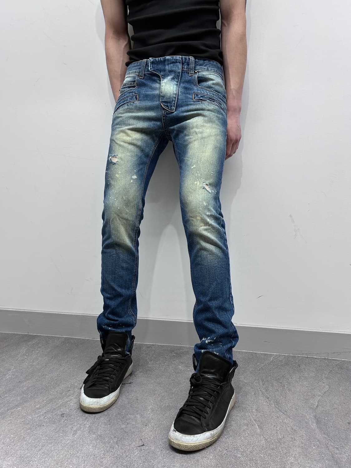 피에르 발망 컷 아웃 페인트 스플래터 워싱 데님 상품이미지1