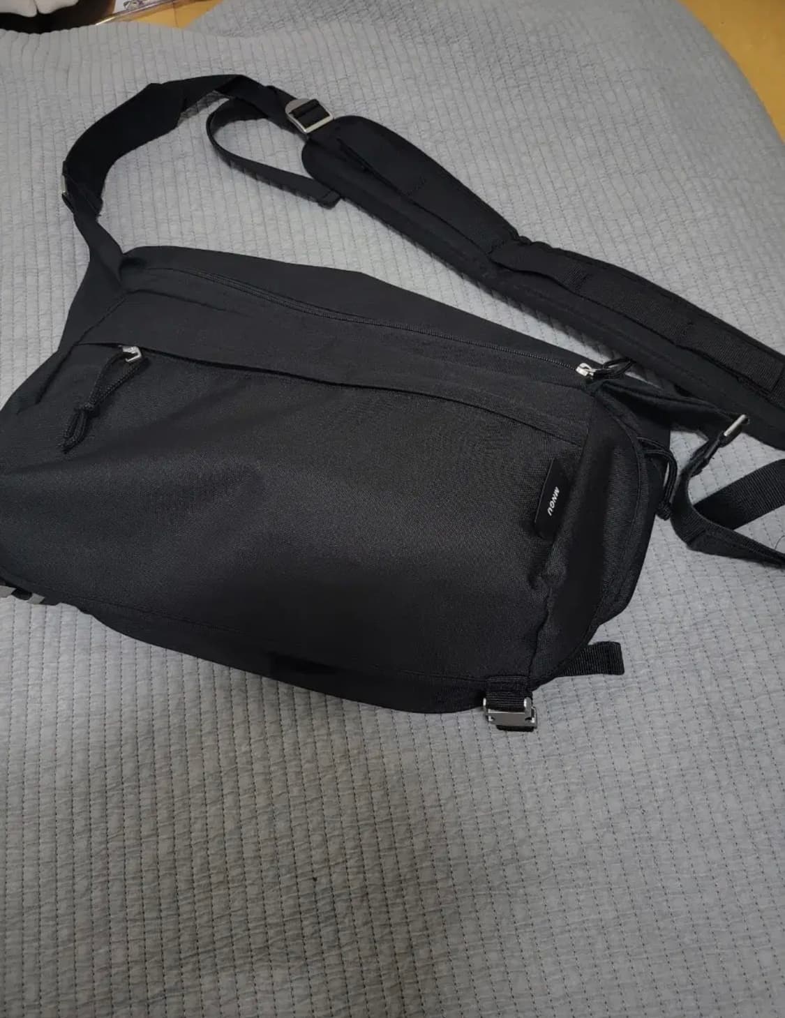 MNGU 블랙 메신저백 크로스백 상품이미지1