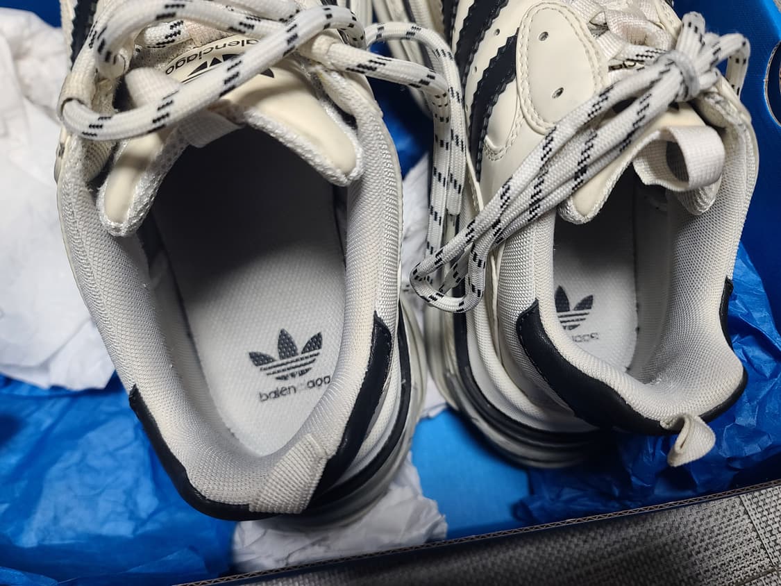 발렌시아가 아디다스 트리플s 41 화이트 삼선 트리플s 상품이미지4