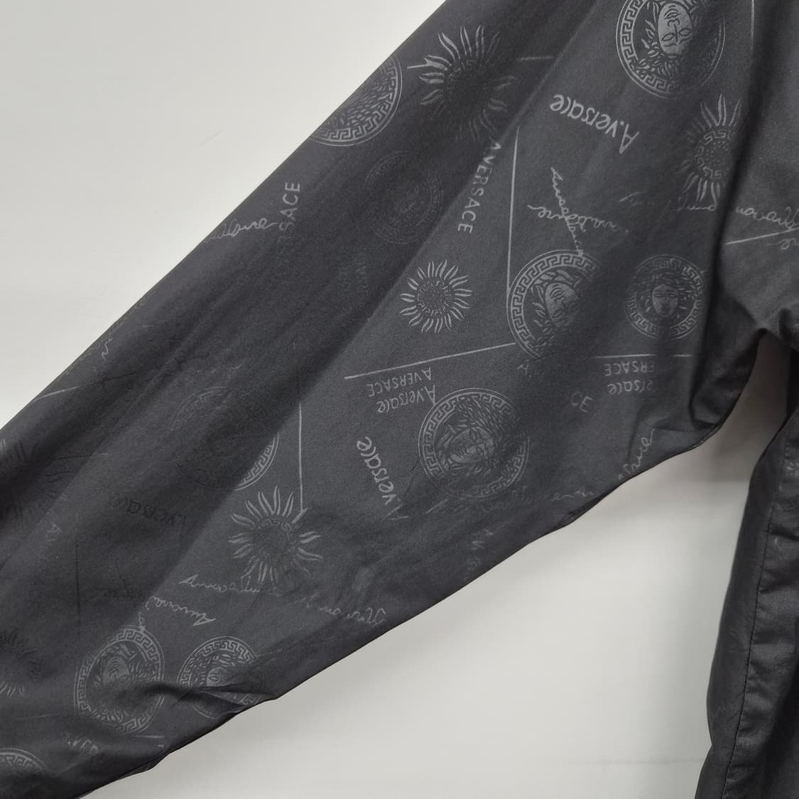 베르사체 블랙 패턴 바람막이 자켓 남녀공용 FREE 상품이미지3