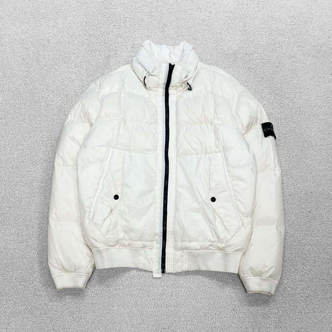 스톤아일랜드 18fw 크링클랩스 다운 패딩 크림 화이트 상품이미지1