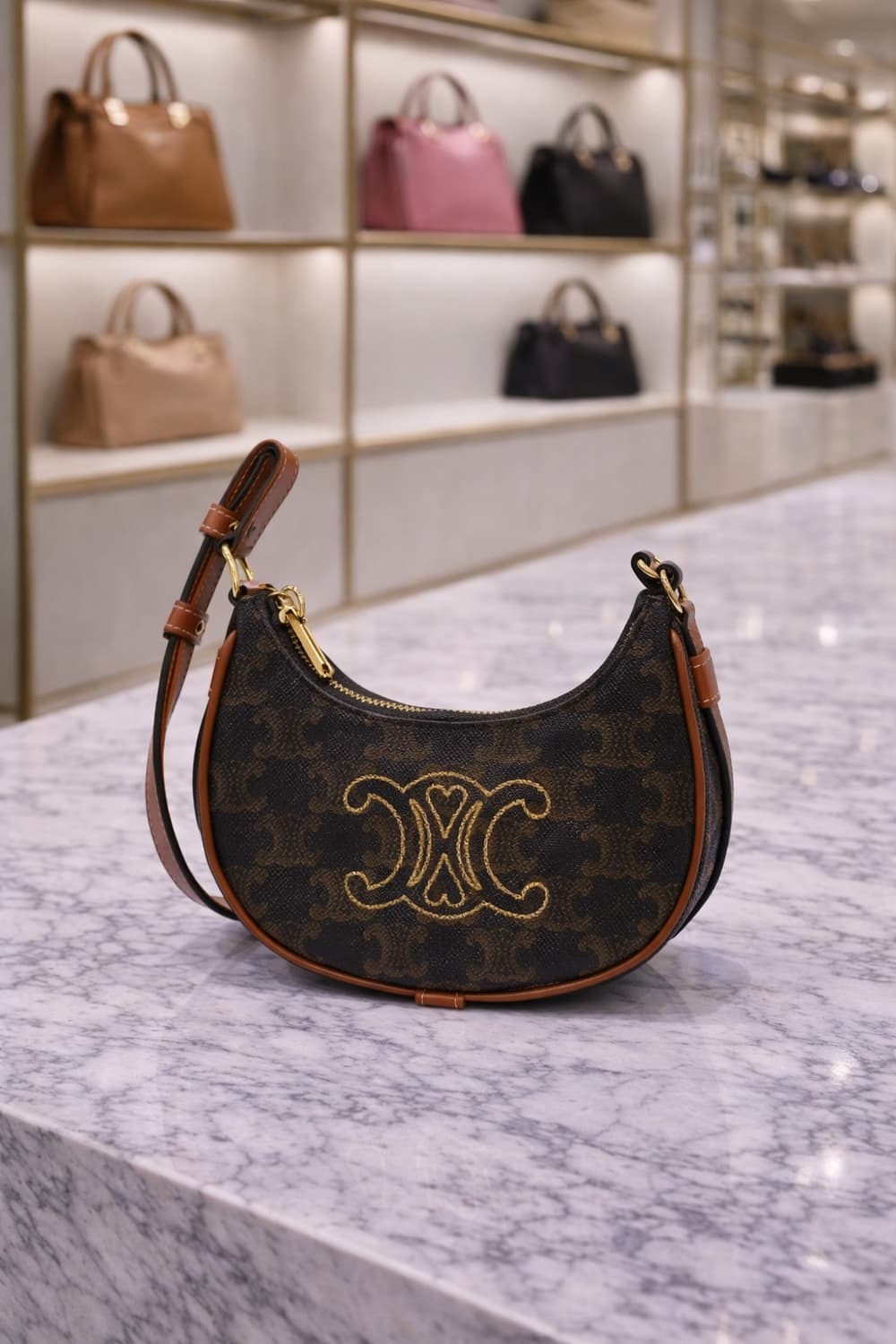 [S급] 셀린느 트리오페 하트 자수 미니 아바백 판매합니다!!! 상품이미지1