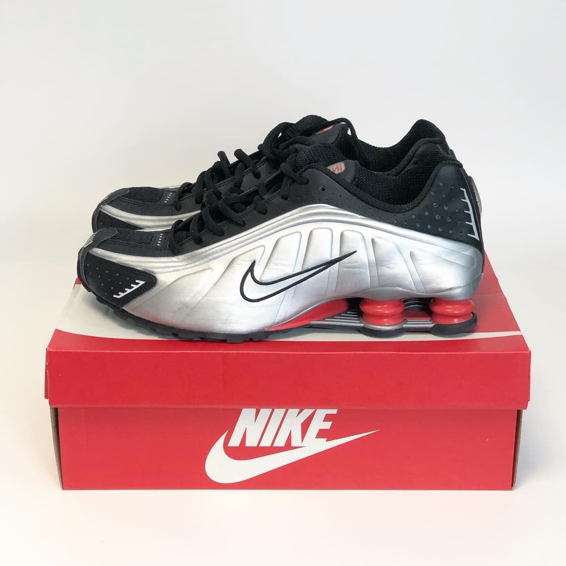 나이키 샥스 R4 블랙 메탈릭 실버 285 상품이미지2