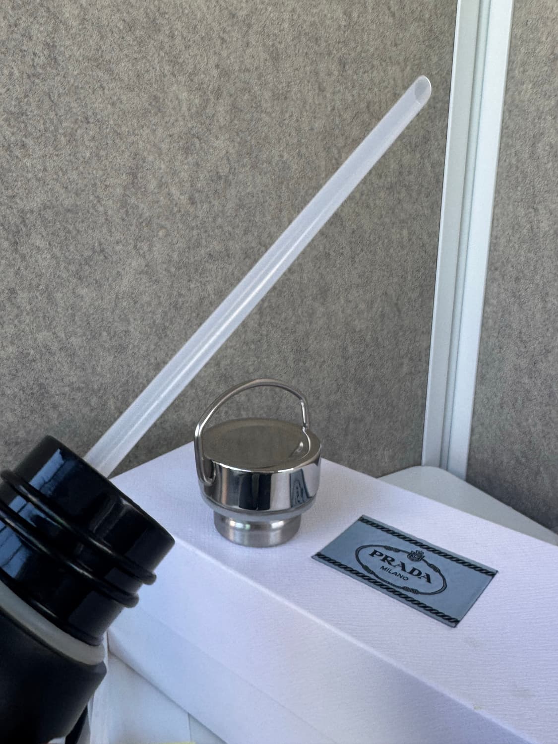 프라다 텀블러 상품이미지3