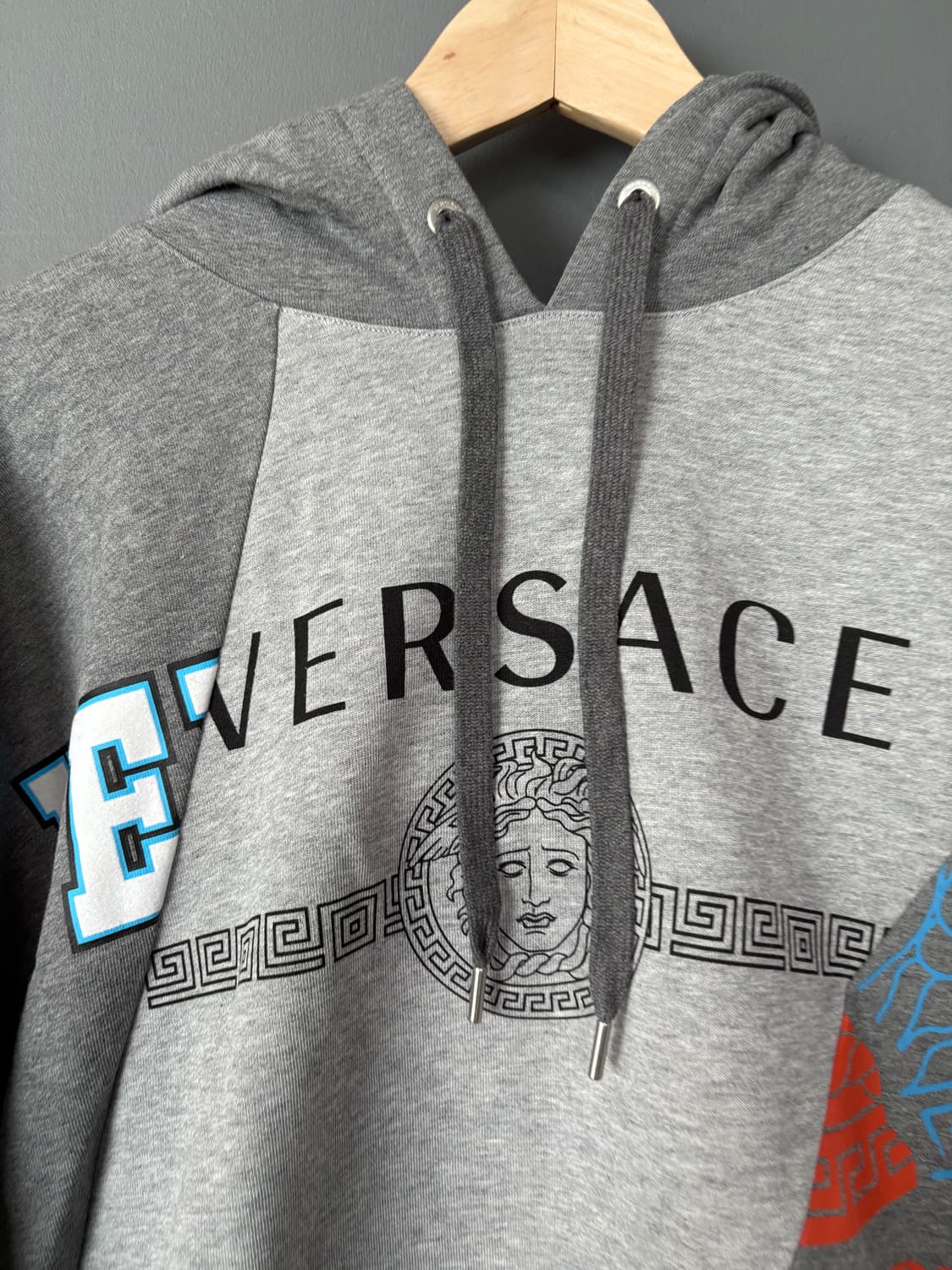 베르사체 후드티셔츠 상품이미지2