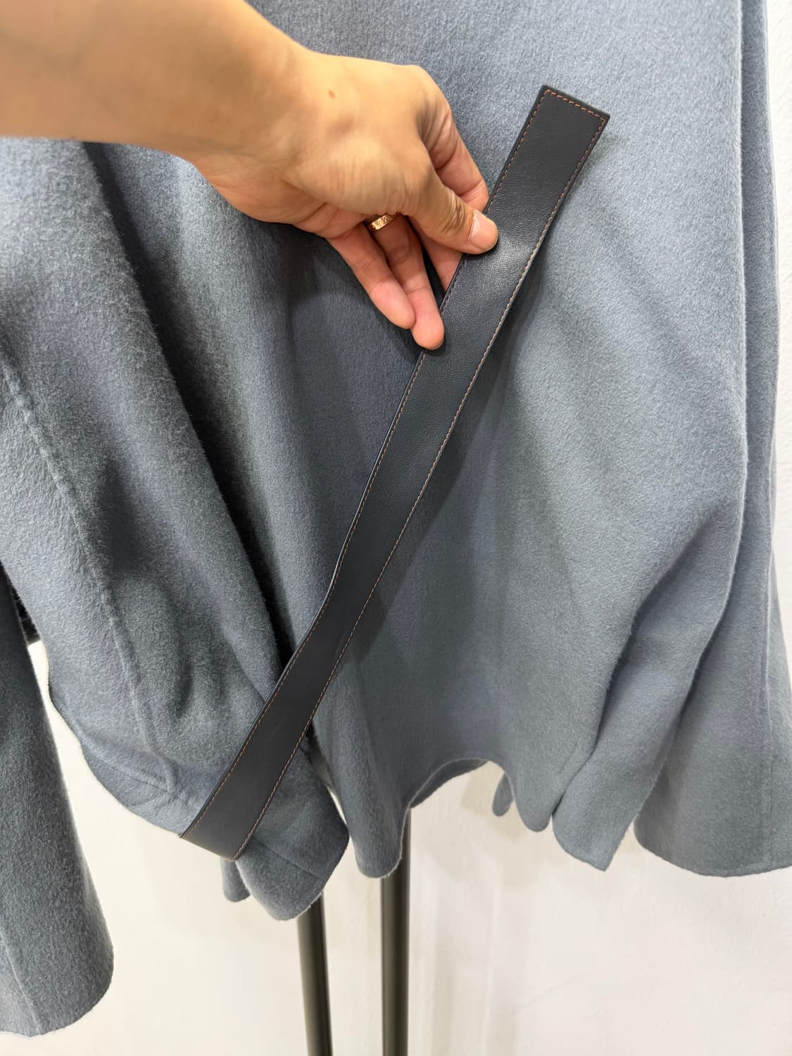 정품) LANVIN 랑방 한섬 가죽 디테일 후드니트 82 상품이미지4