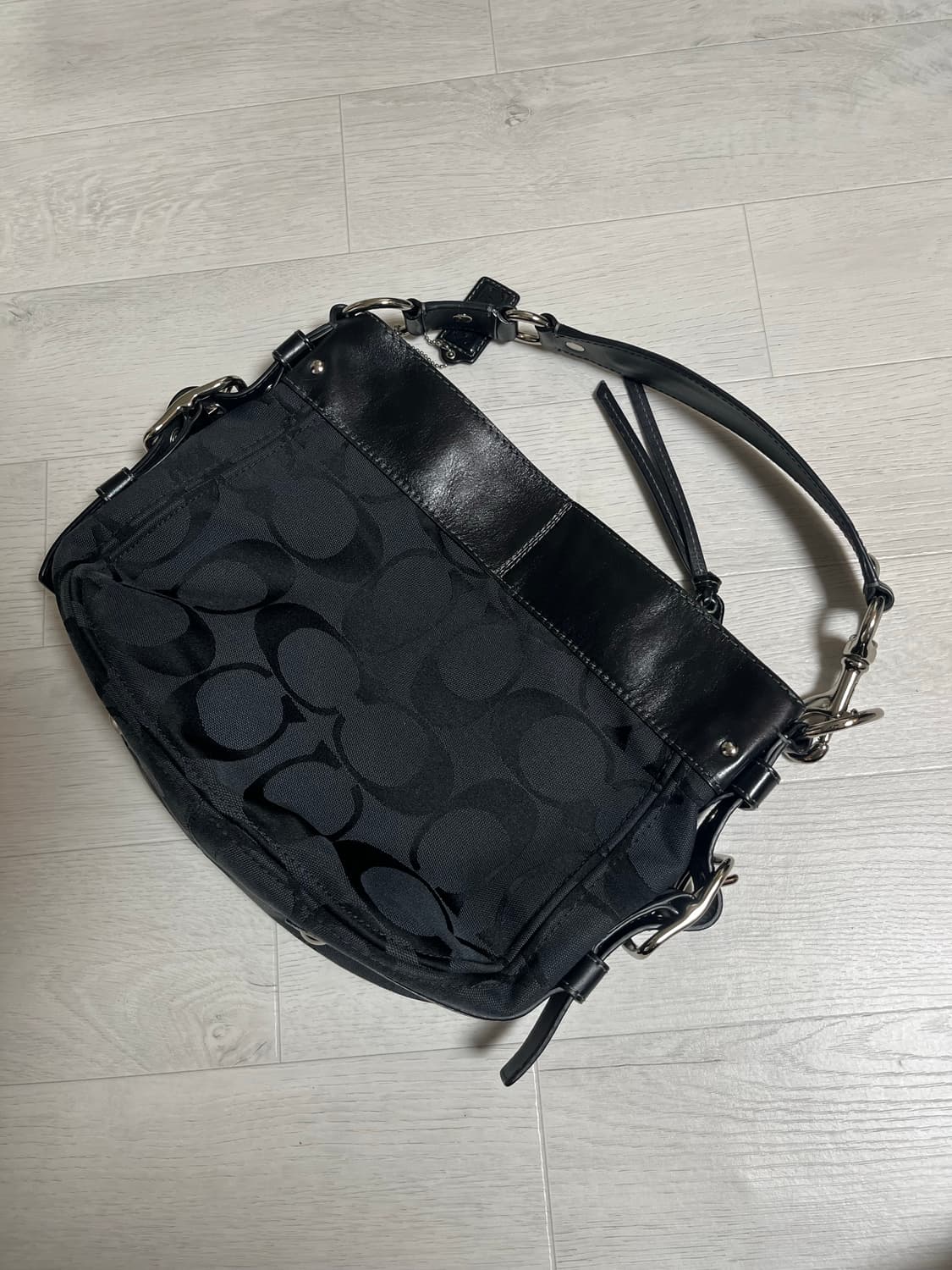 코치 버클 숄더백 상품이미지2