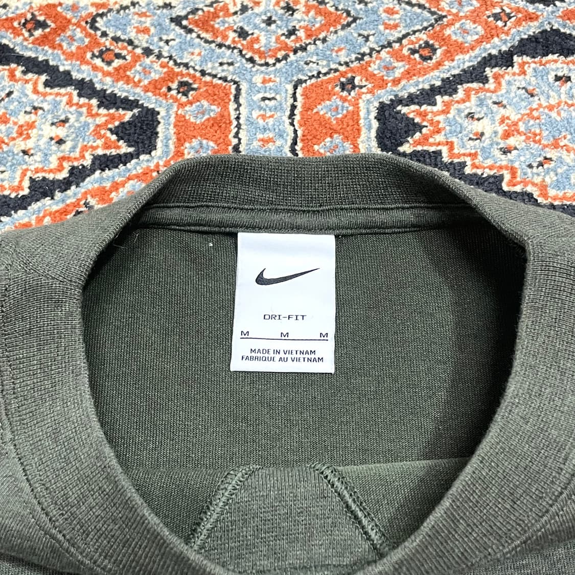 나이키 스우시로고 카키 긴팔티셔츠 여성M 상품이미지3