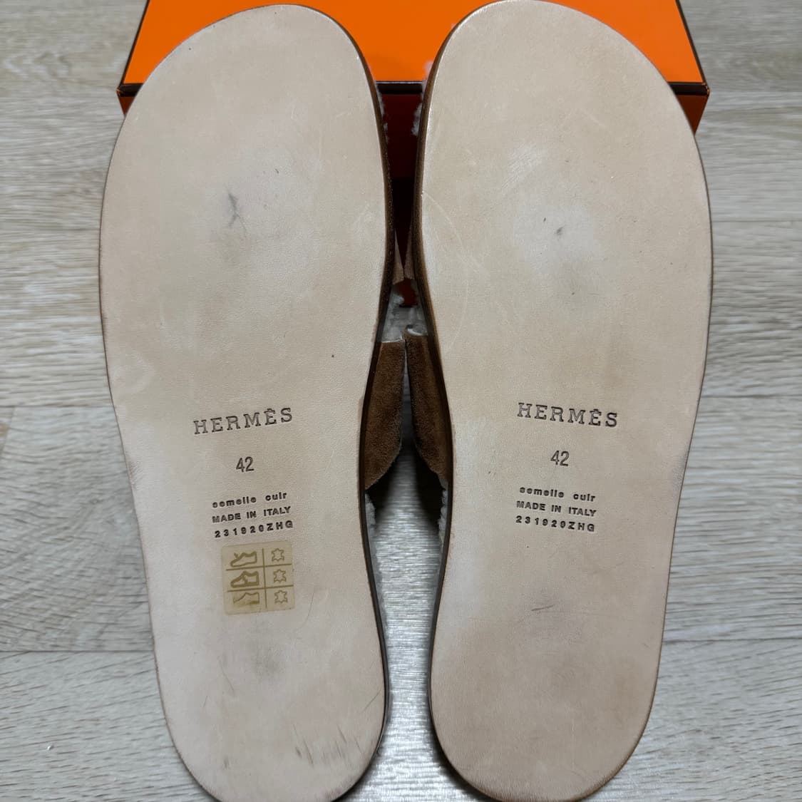 [S+급/42] 에르메스 이즈미르 시어링 샌들 스웨이드 슬리퍼 상품이미지8